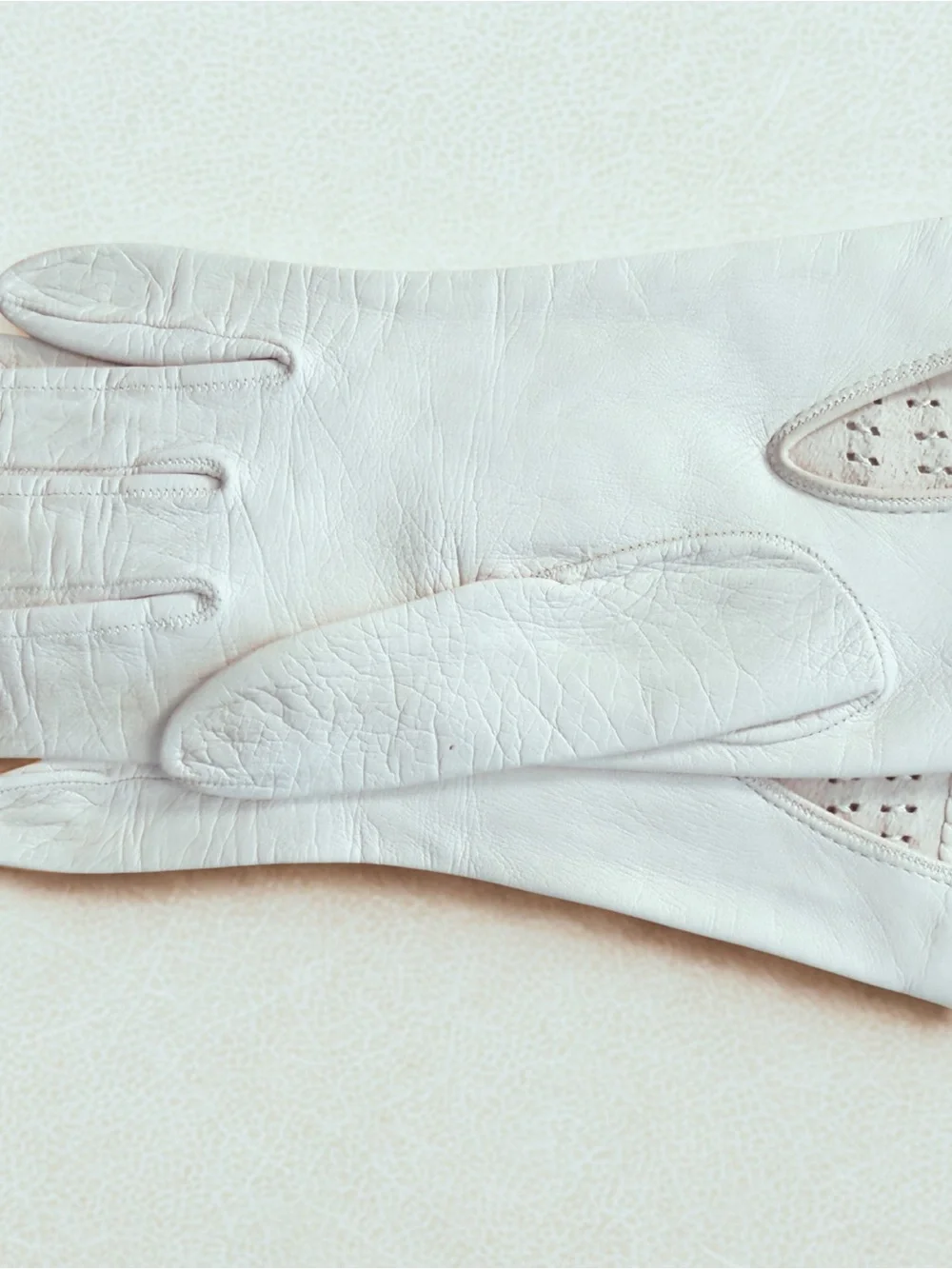 Women's Leather Vintage Kidskin Dress Gloves in Light Taupe/Cream